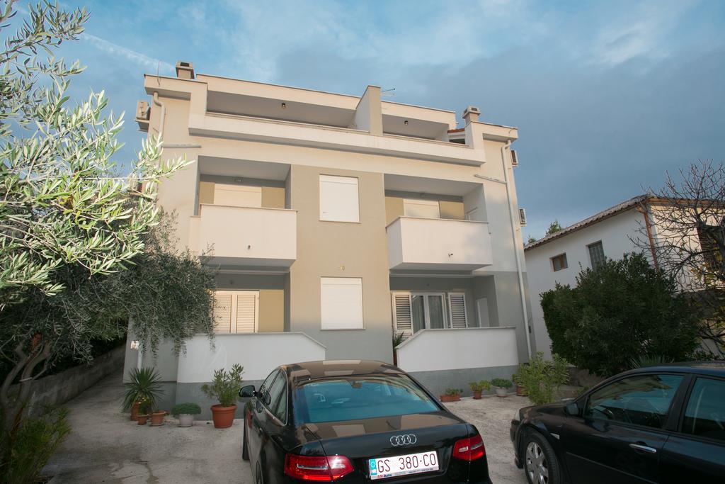 Apartments Rina Novalja Exterior foto