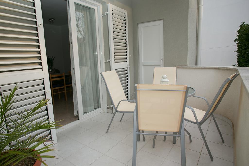 Apartments Rina Novalja Exterior foto